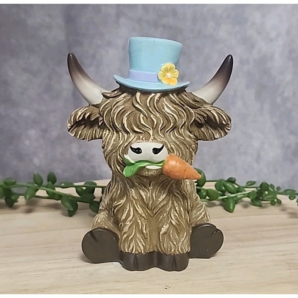 Hobby Lobby Highland Cow Easter Figurine Top Hat With Carrot Resin 4.5" NEW